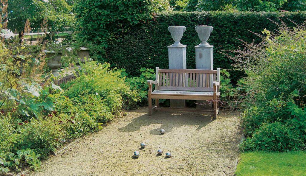 Thematuin genaamd 'Jeu de Boules-tuin' op Hovenierscentrum De Briellaerd in Barneveld