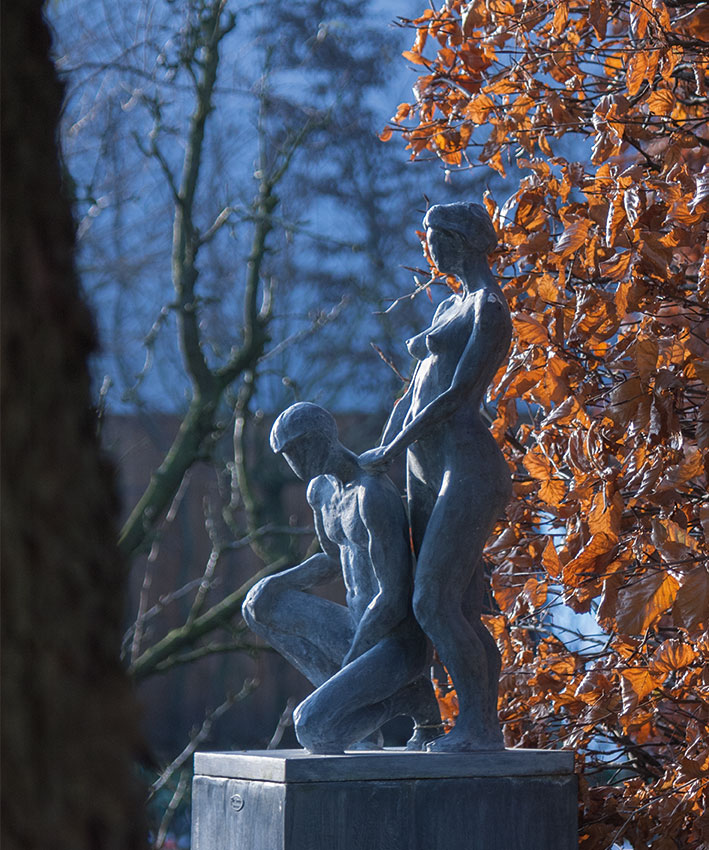 loden-tuinornament-in-de-winteruin-van-hovenierscentrum-de-briellaerd