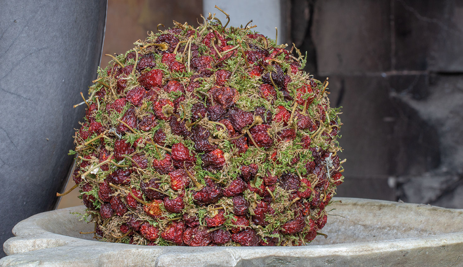 Decoratieve bollen maken van natuurlijke materialen