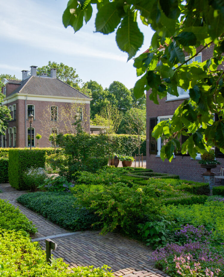 Klassieke tuin in Genemuiden